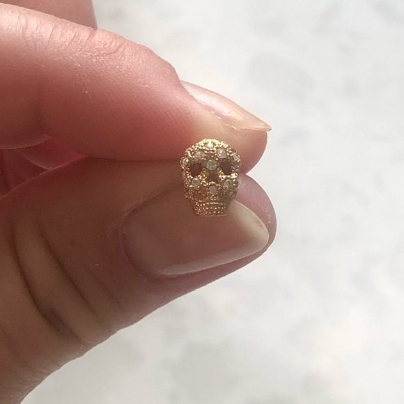 GOLD SKULL DIAMOND EARRINGS - Picture 8 of 8